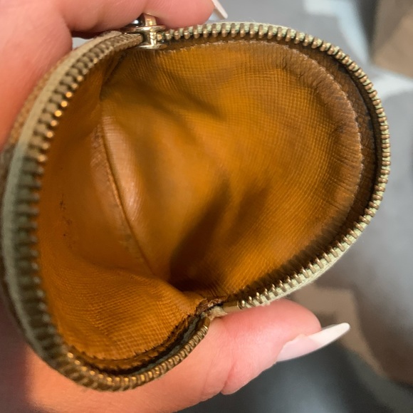 2006 authentic Louis Vuitton small coin pouch - Picture 11 of 16